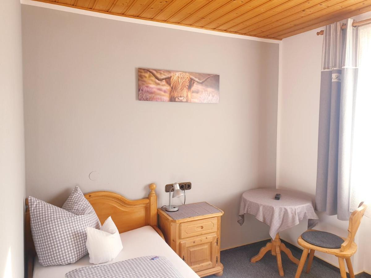 Pension Zum Krug, Messe Muenchen Hergolding Экстерьер фото